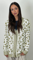 Carica l'immagine nel visualizzatore della galleria, Wild Knit Cardigan – Cardigan Fantasia Animalier
