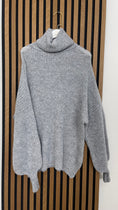 Carica l'immagine nel visualizzatore della galleria, Maglione colletto alto maniche a palloncino