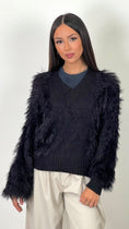 Bild in Galerie-Betrachter laden, Fluffy Chic Sweater – Maglione con Maniche Effetto Pelliccia
