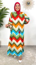 Carica l'immagine nel visualizzatore della galleria, Colorful Dress verde, fantasia a zig zag, verde, azzurro; rosso, arancio, over, maniche larghe arricciate, Hijab, donna musulmana; abito modest, colori fluo