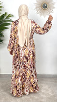Carica l'immagine nel visualizzatore della galleria, sketched dress Brown, vestito con fantasia, vestito sui toni del beige, decorazioni oro, Hijab, Hijab Paradise,donna musulmana, modest