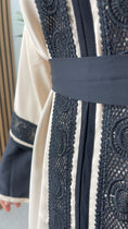Carica l'immagine nel visualizzatore della galleria, Completo abaya con ricami- abaya due pezzi- cintura in vita - ricamo nero sul davanti- Beige e nero - hijab