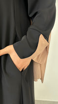 Carica l'immagine nel visualizzatore della galleria, Abaya bicolour nera maniche taupe