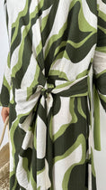 Carica l'immagine nel visualizzatore della galleria, Wave Knot Dress Verde - Hijab Paradise