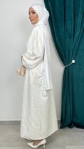 Carica l'immagine nel visualizzatore della galleria, Abaya Velvet Bianco - Hijab Paradise
