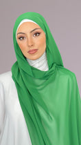 Carica l'immagine nel visualizzatore della galleria, Chiffon crepe Hijab - Emerald spring