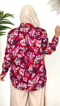 Carica l'immagine nel visualizzatore della galleria, Camicia graphic rossa, camicia, camicia lunga, camicia colorata, rosa, rosso, blu, Hijab paradise, donna con hijab, donna musulmana, abito modest