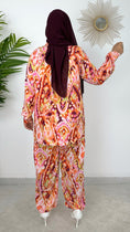 Carica l'immagine nel visualizzatore della galleria, Completo Multicolour arancione - completo fantasia - fantasia ghirigori - maglia bianca - velo- hijab paradise- foulard