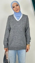 Carica l'immagine nel visualizzatore della galleria, Sweet Cozy Knit – Maglione con Scollo a V e Dettaglio in Pizzo
