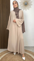 Carica l'immagine nel visualizzatore della galleria, Twin con Pantalone ,  Talpa, Hijab Paradise , abaya lunga , due pezzi, pantalone, tunica con spacco laterale , donna musulmana, sorriso, chiffon crepe, tacco bianco, orecchini, abaya beige
