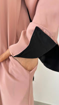 Carica l'immagine nel visualizzatore della galleria, Abaya bicolour rosa chiaro maniche nere