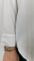 Carica l'immagine nel visualizzatore della galleria, Camicia simil satin bianca