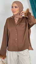 Carica l'immagine nel visualizzatore della galleria, Camicia satin maniche piume marrone