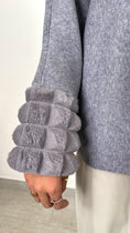 Carica l'immagine nel visualizzatore della galleria, Maglione “Fur Cuffs Chic”