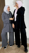 Bild in Galerie-Betrachter laden, Completo warm hood - Hijab Paradise- completo sportivo- ragazze sorridenti - donna musulmana -vans- dottor martins - hijab - chiffon - completo grigio e nero