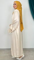 Carica l'immagine nel visualizzatore della galleria, Abito beige e honey con hijab