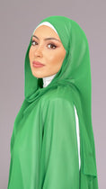 Carica l'immagine nel visualizzatore della galleria, Chiffon crepe Hijab - Emerald spring