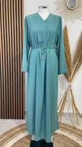 Carica l'immagine nel visualizzatore della galleria, Vestito, abaya, semplice, collo a V, maniche larghe, colore unico, cintutino in vita, polsi arricciati, indossato da manichino, Hijab Paradise, verde acqua, donna musulmana