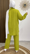 Carica l'immagine nel visualizzatore della galleria, Completo zip, velo bianco, tacchi bianchi, camicia, avocado, ragazza musulmana
