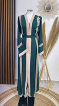 Carica l'immagine nel visualizzatore della galleria, Abaya, ricami, Hijab Paradise, due colori, cintura in vita, dettaglio in manica, vestito arabeggiante, modest, verde e beaje
