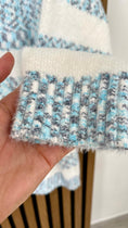 Carica l'immagine nel visualizzatore della galleria, Maglione “Cozy Stripes Knit”