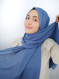 Carica l'immagine nel visualizzatore della galleria, Hijab Chiffon Crepe blu pastello - Hijab Paradise