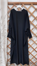 Load image into Gallery viewer, Hijab Paradise, gruccia, maniche a frisè, vestito lungo, abaya, vestito largo, da preghiera nero