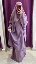 Carica l'immagine nel visualizzatore della galleria, Abito preghiera, gonna, donna islamica, cuffia bianche, sorriso, vestito lungo, velo khimar, copricapo, jilbab , viola. Hijab Paradise