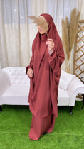 Carica l'immagine nel visualizzatore della galleria, Abito preghiera, gonna, donna islamica, cuffia bianche, sorriso, vestito lungo, velo khimar, copricapo, jilbab , rosso, Hijab Paradise