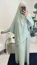 Carica l'immagine nel visualizzatore della galleria, Abito preghiera, donna islamica, cuffia bianche, sorriso, vestito lungo, velo khimar, copricapo, jilbab , verde, Hijab Paradise