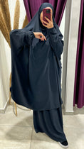 Carica l'immagine nel visualizzatore della galleria, Premium Khimar con gonna - Hijab Paradise, abito da preghiarte, gonna, lungo, coprente, sorriso, donna islamica, musulmano, blu 
