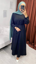 Carica l'immagine nel visualizzatore della galleria, Vestito, abaya, semplice, colore unico, cintutino in vita, polsi arricciati, donna islamica, modest dress , Hijab Paradise, nero, hijab verde acqua, tacchia bianchi