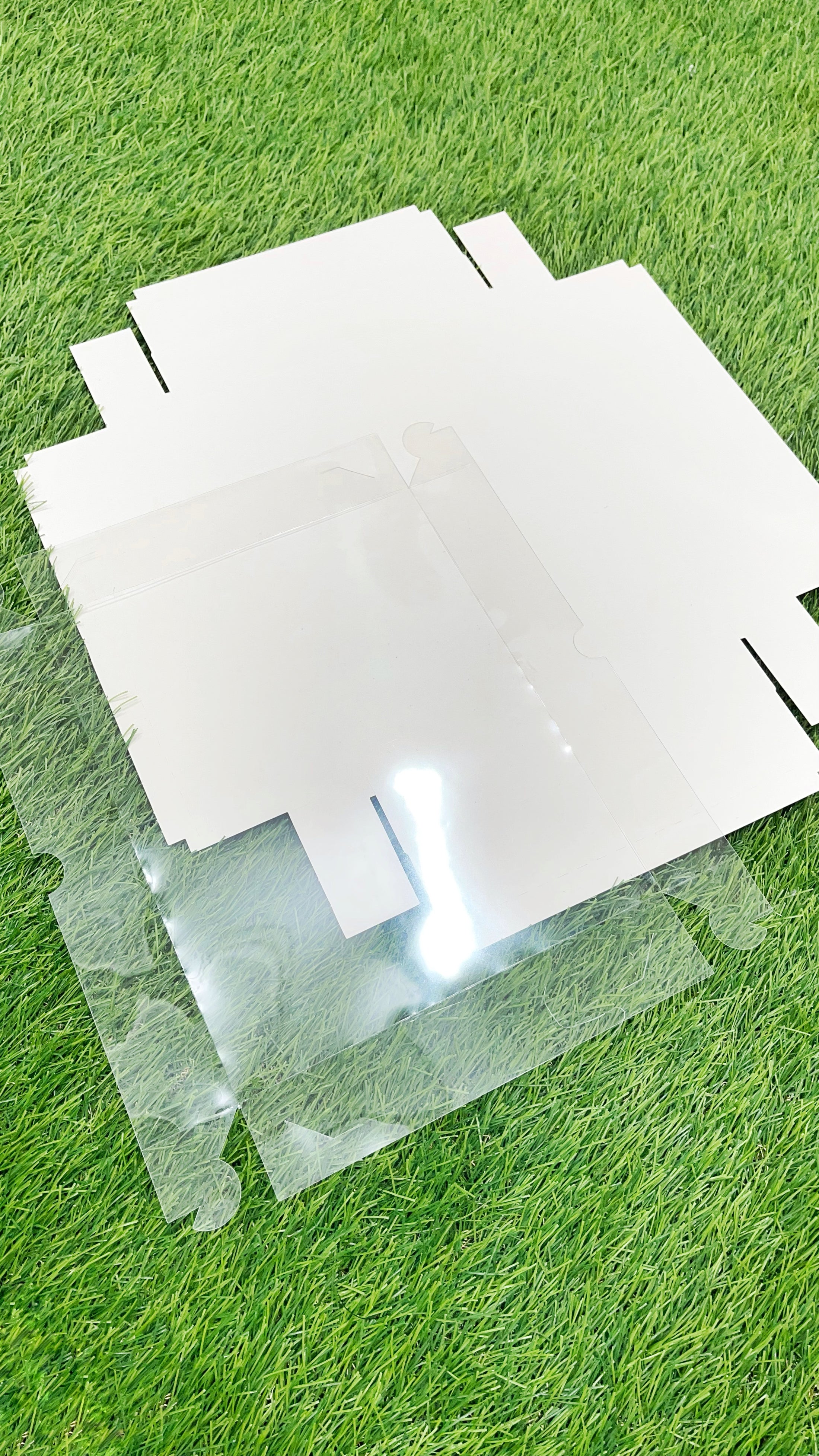 White box with transparent lid