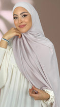 Carica l'immagine nel visualizzatore della galleria, Striped Hijab - Hijab Paradise -Hijab Pronto da mettere - hijab rigato - elastico dietro - donna musulmana - foulard -copricapo- abaya palloncino - sorriso - grigio 
