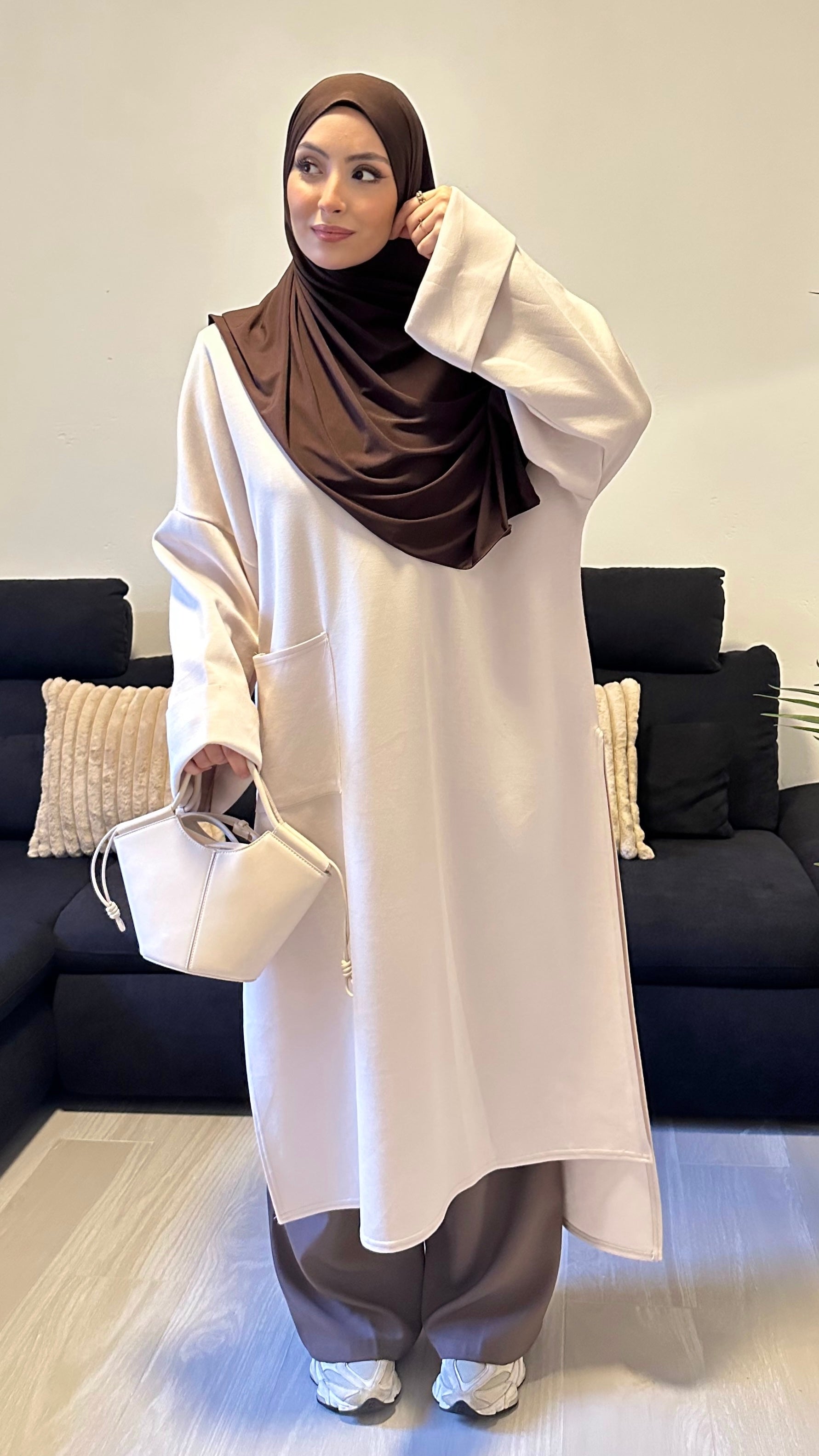 Long sweatshirt with pocket