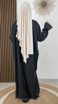 Carica l'immagine nel visualizzatore della galleria, A Line Abaya- Hijab Paradise - Abaya calda - winter abaya - abaya per l'inverno - abaya lunga dritta- scarpe sportive - hijab - donna musulmana 
