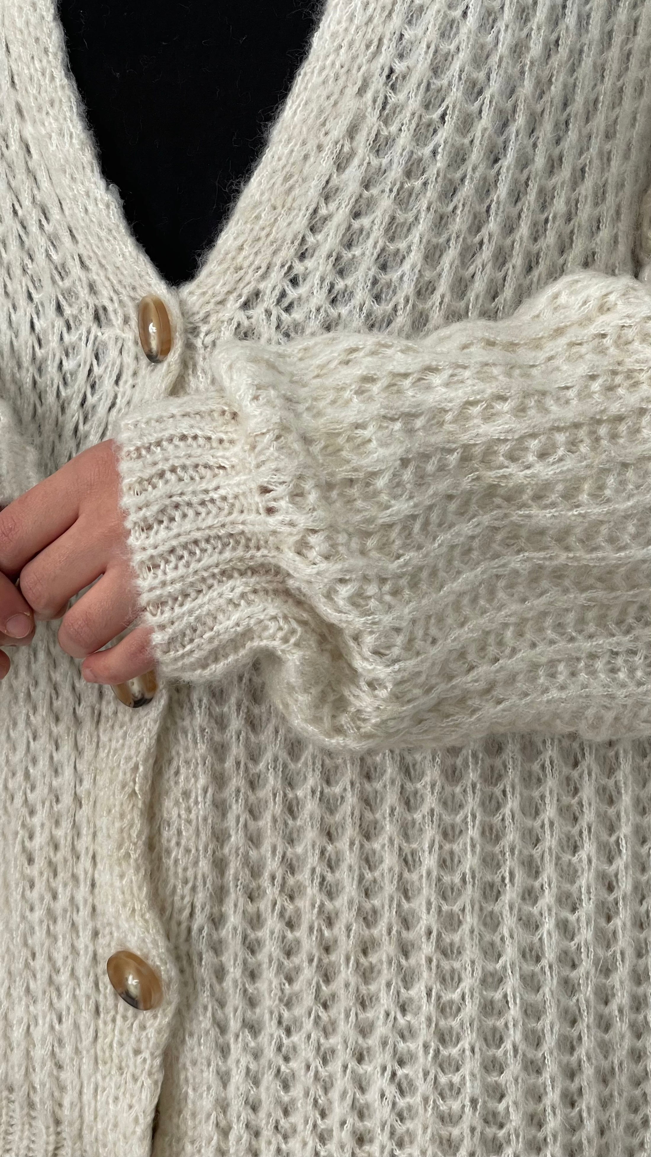 Cardigan crochet con bottoni