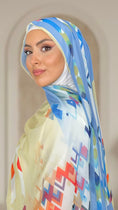 Charger l'image dans la visionneuse de la galerie, Patterned Bicolour Hijab, Hijab doppio colore, hijab con fantasia, hijab Paradise, sorriso, donna musulmana, Hijab multiuso
