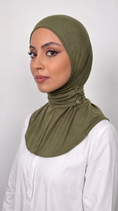Carica l'immagine nel visualizzatore della galleria, Buttoned Ready Hijab
