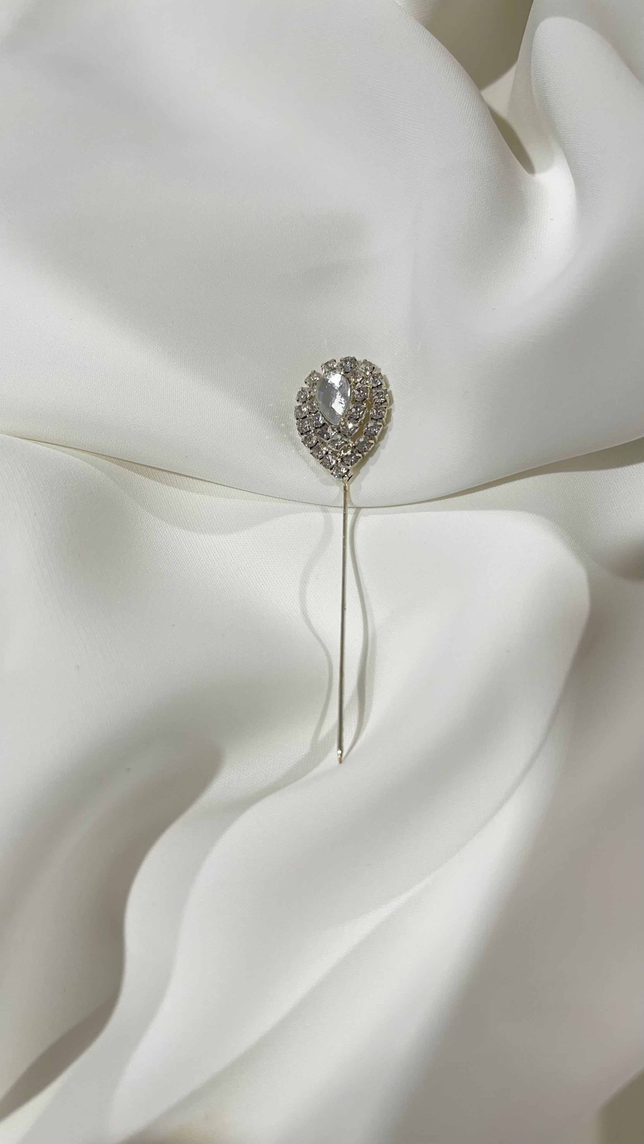 💎 Spilla per Hijab “Goccia di Luce” – Eleganza e Brillantezza