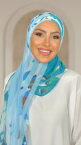 Charger l'image dans la visionneuse de la galerie, Patterned Bicolour Hijab, Hijab doppio colore, hijab con fantasia, hijab Paradise, sorriso, donna musulmana, Hijab multiuso
