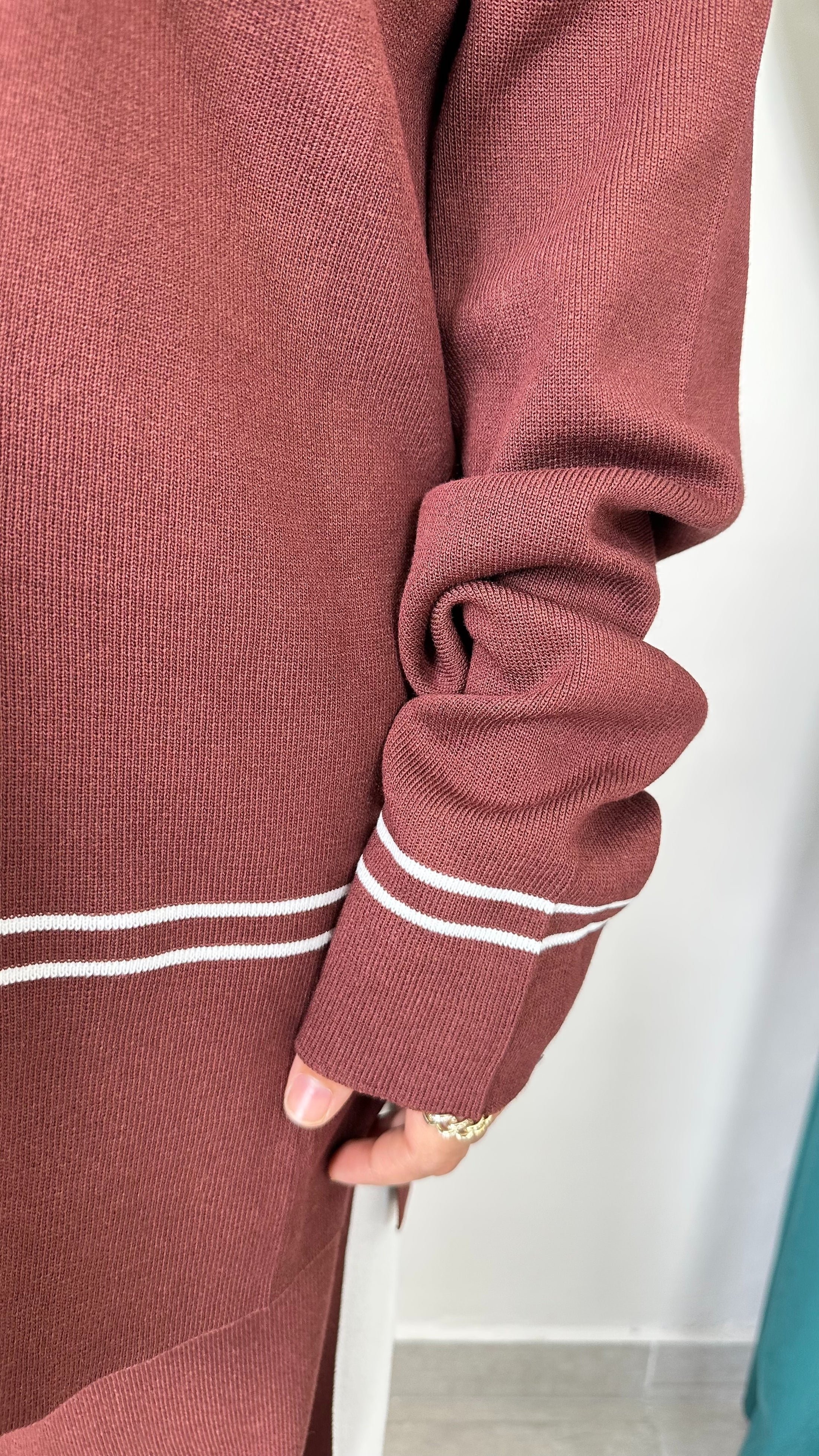 Urban Line Set – Completo in Maglia con Dettagli a Contrasto