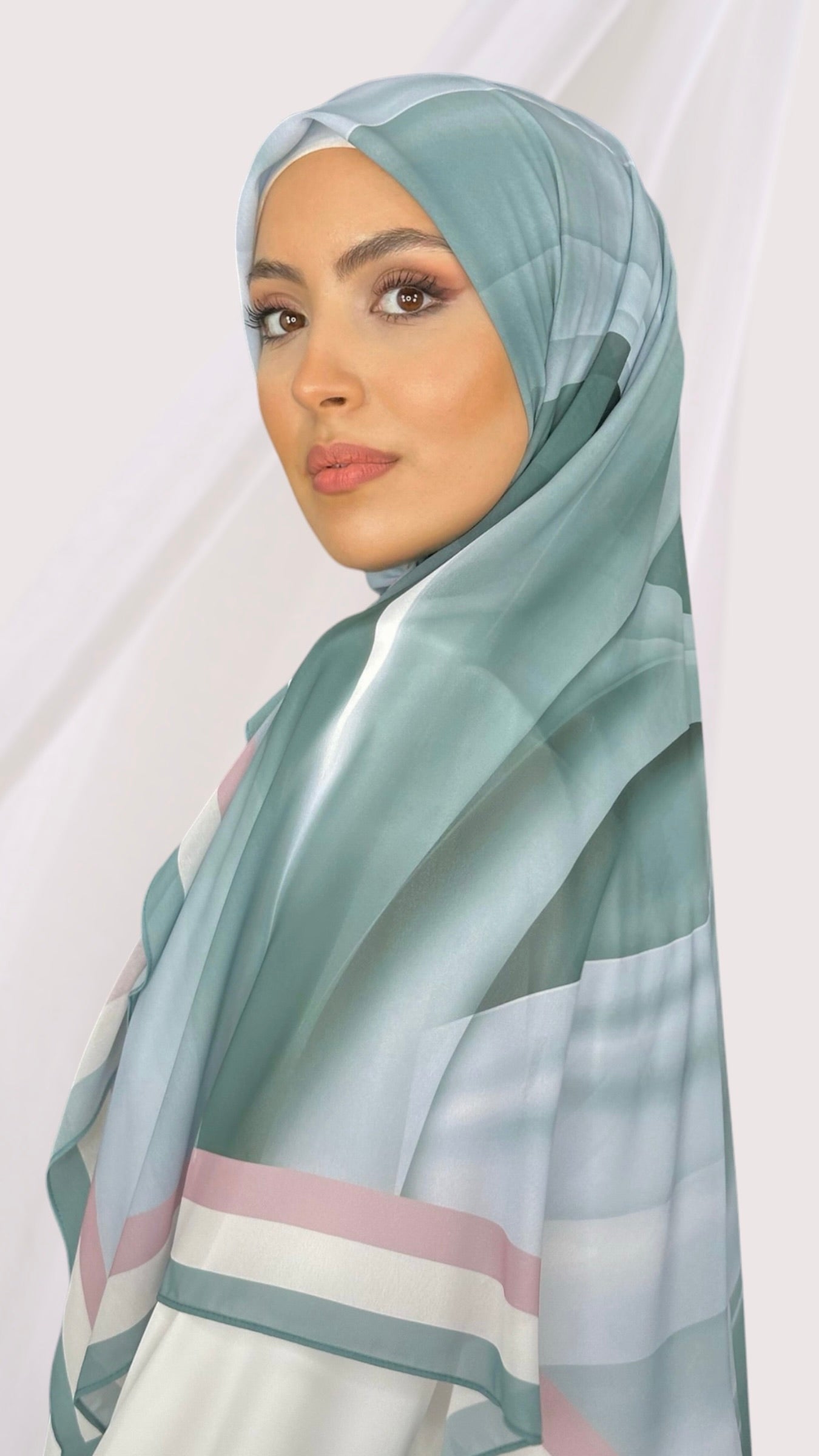 Line Square Hijab Verde