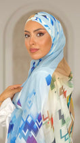 Charger l'image dans la visionneuse de la galerie, Patterned Bicolour Hijab, Hijab doppio colore, hijab con fantasia, hijab Paradise, sorriso, donna musulmana, Hijab multiuso
