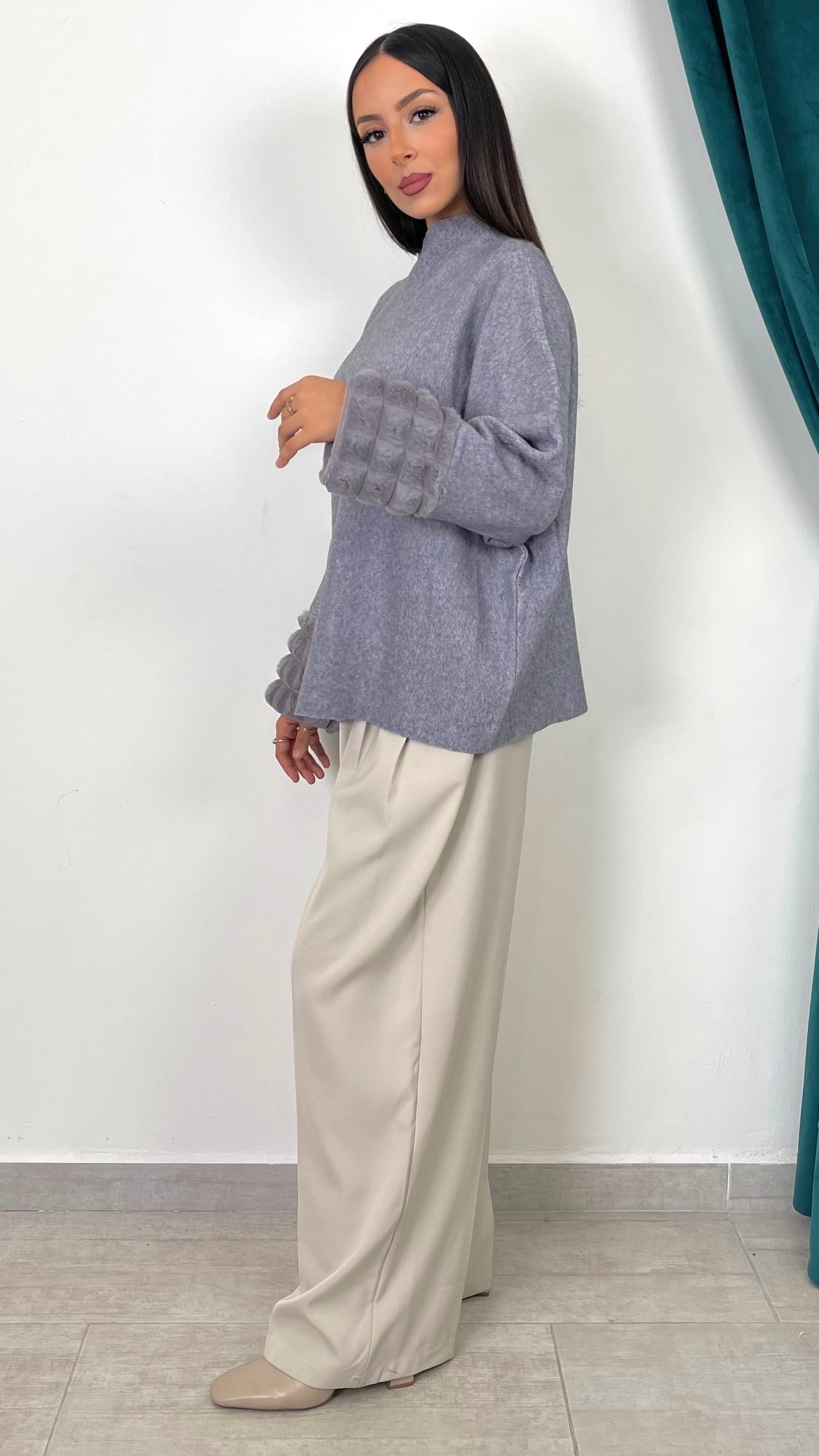 Maglione “Fur Cuffs Chic”