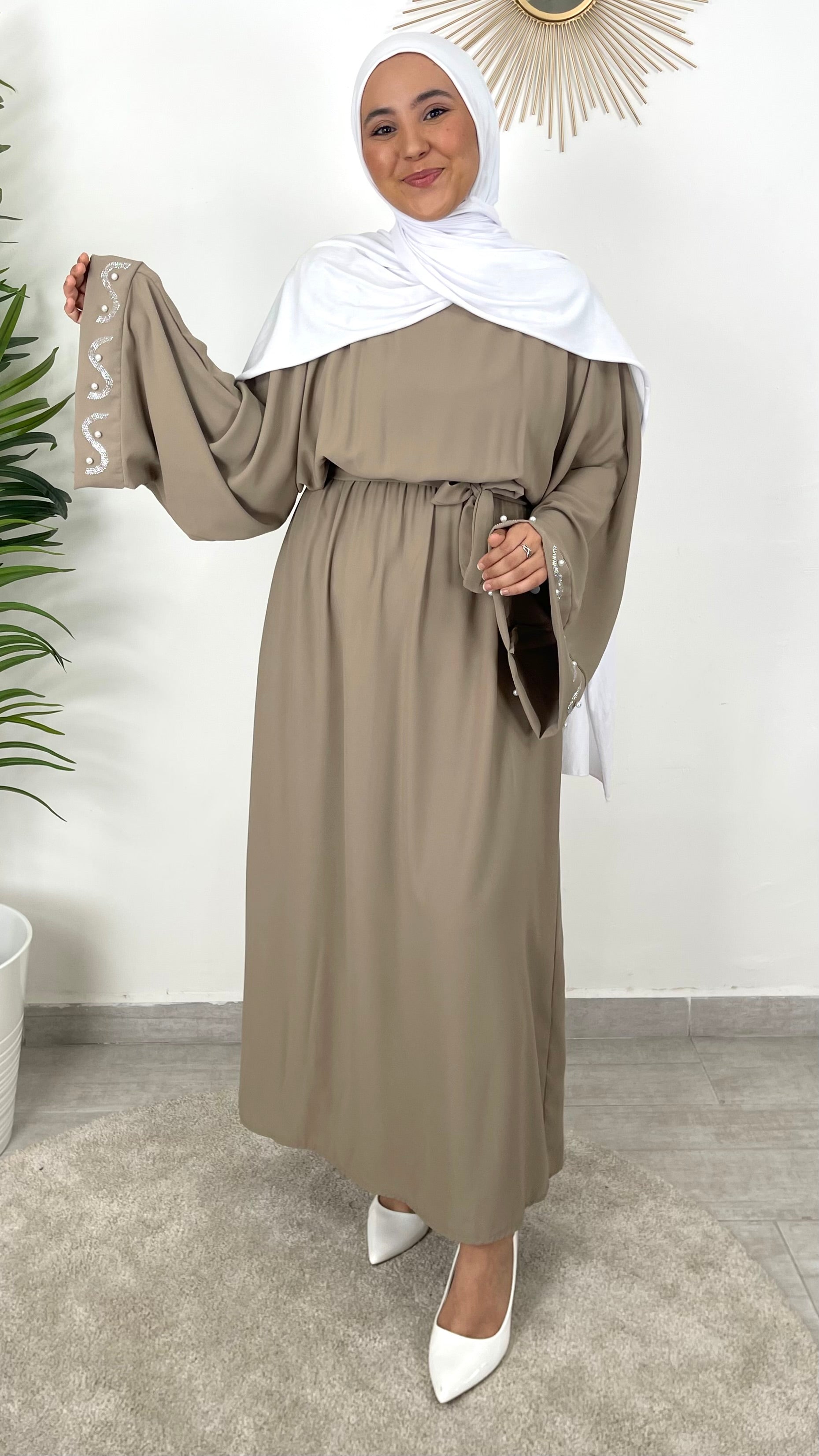 Strass dress- vestito largo- laccio in vita- strass sulle maniche- hijab paradise- hijab bianco- donna musulmana- arricciato in vita- vestito modest- vestito elegante