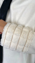 Carica l'immagine nel visualizzatore della galleria, Maglione “Fur Cuffs Chic”
