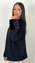 Carica l'immagine nel visualizzatore della galleria, Maglione “Fur Cuffs Chic”
