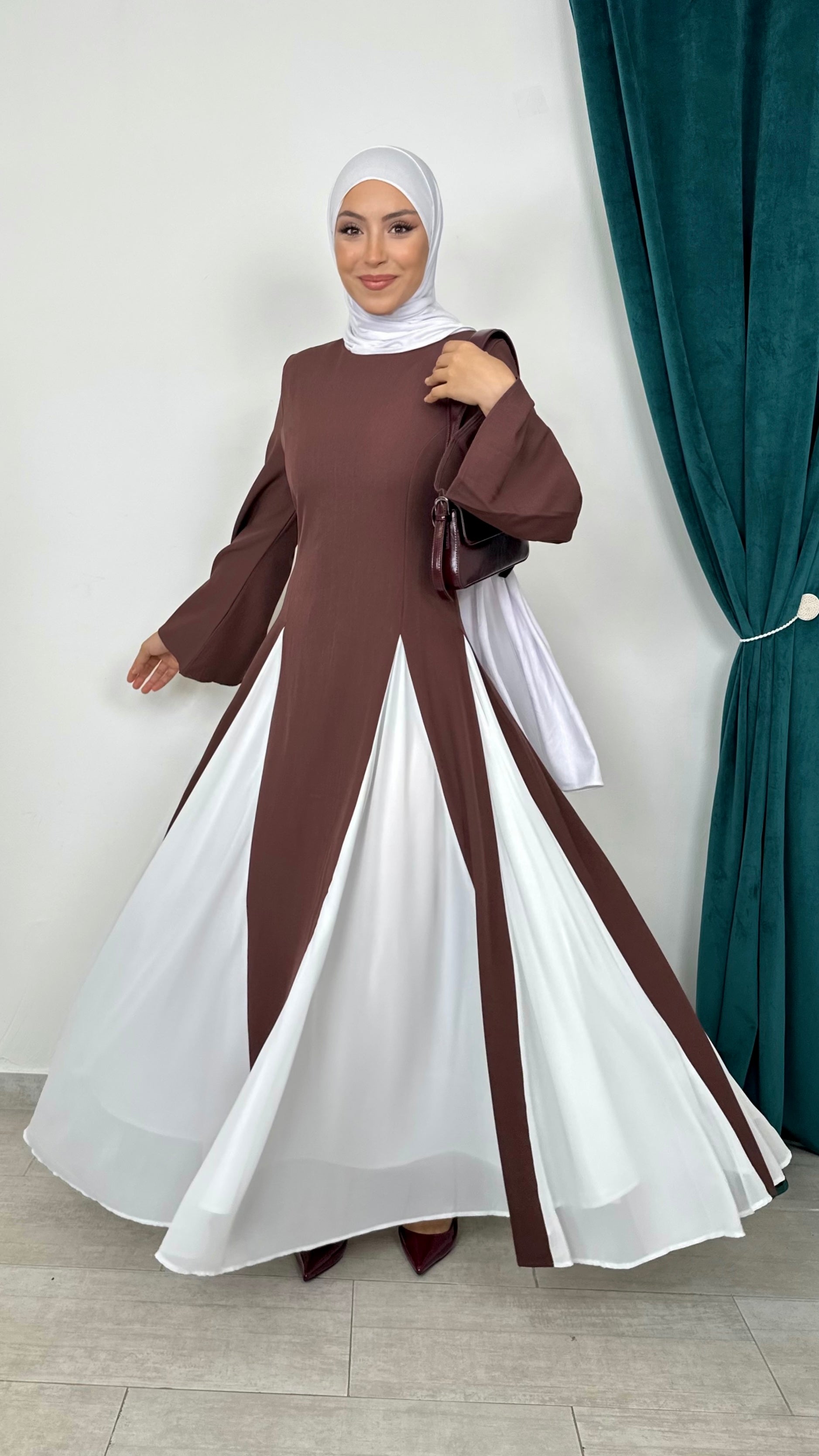 Abito Contrast Elegance