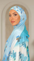 Charger l'image dans la visionneuse de la galerie, Patterned Bicolour Hijab, Hijab doppio colore, hijab con fantasia, hijab Paradise, sorriso, donna musulmana, Hijab multiuso
